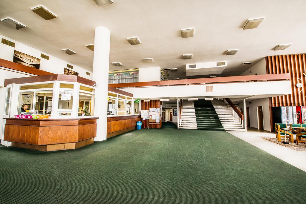 Hostel Kolej Hostivar Prag Exterior foto