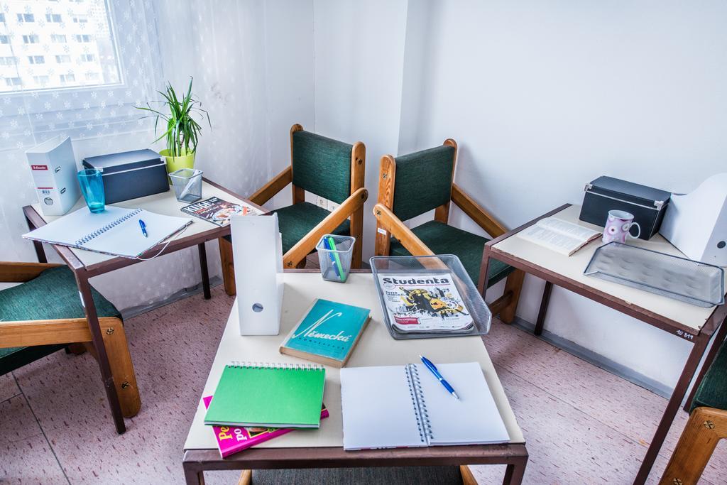 Hostel Kolej Hostivar Prag Exterior foto